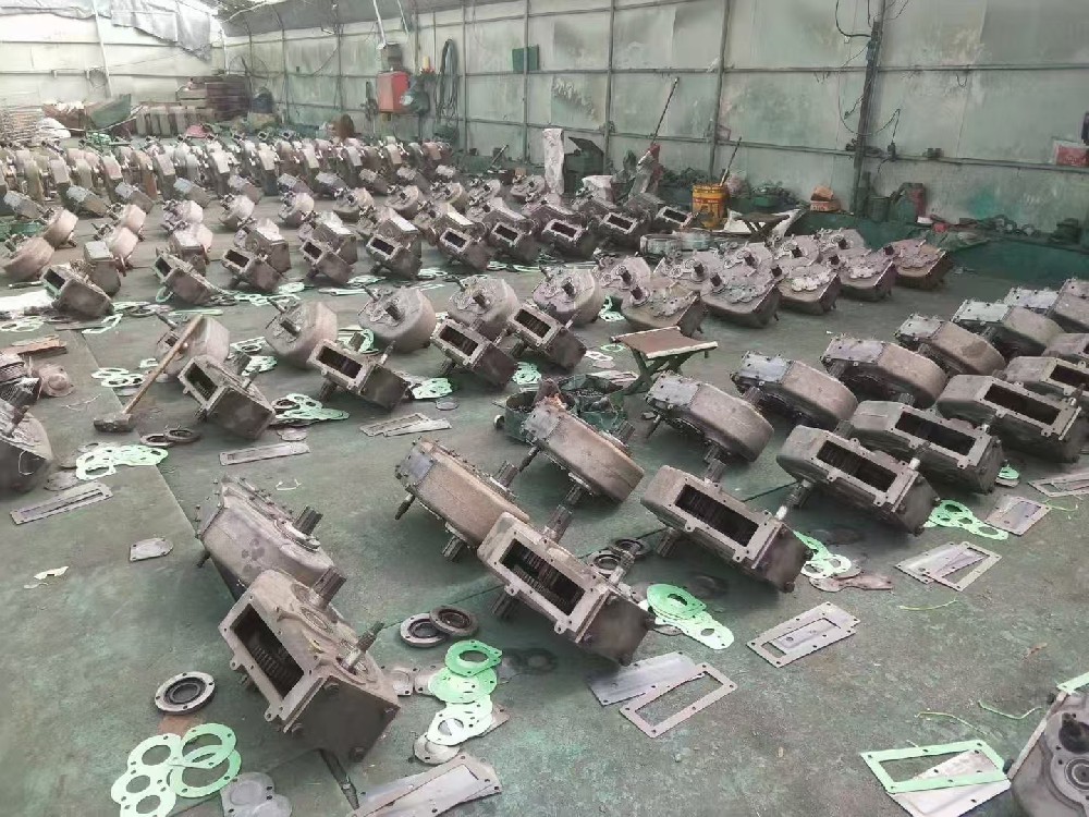 卷簾機(jī)組裝車間